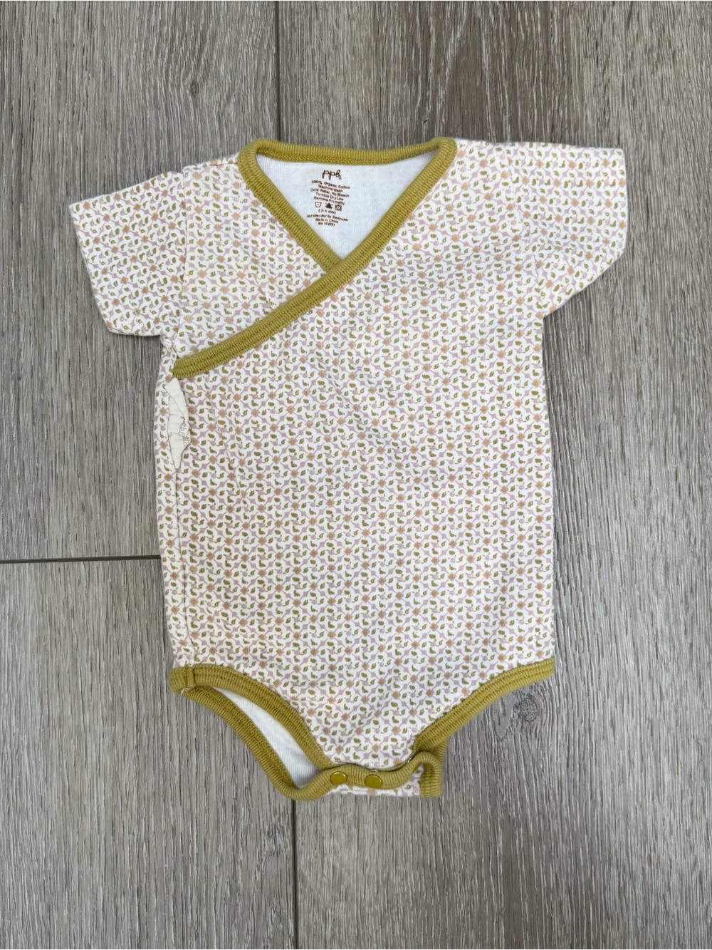 PETUNIA PICKLE BOTTOM SHORT SLEEVE BODYSUIT FAUX WRAP FLORAL GEOMETRIC 3-6MO